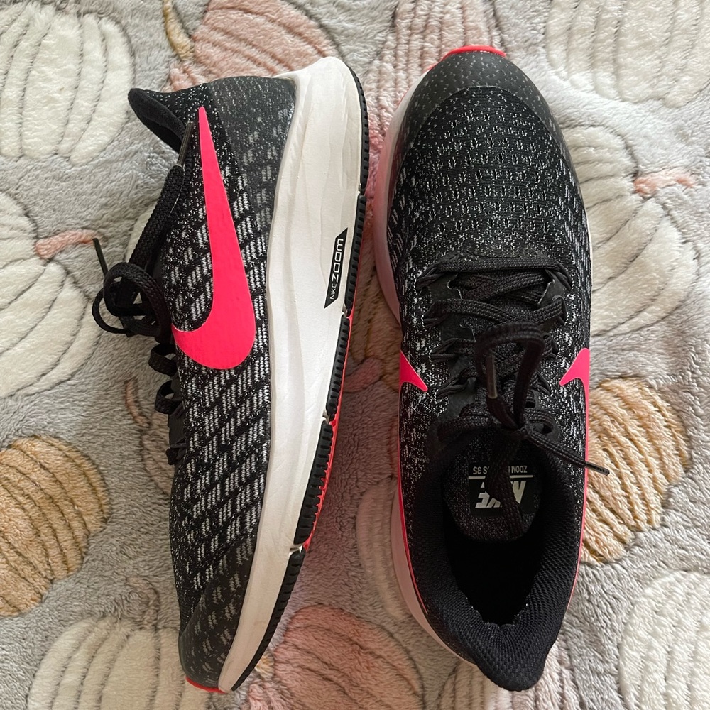 Nike Zoom Pegasus Youth 7 women’s 8.5